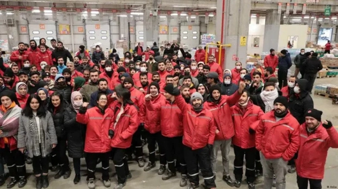 Düşük maaş zamlarına karşı greve çıkan Migros depo işçileri yurttaşlara boykot çağrısı yaptı!-Haber-Manset