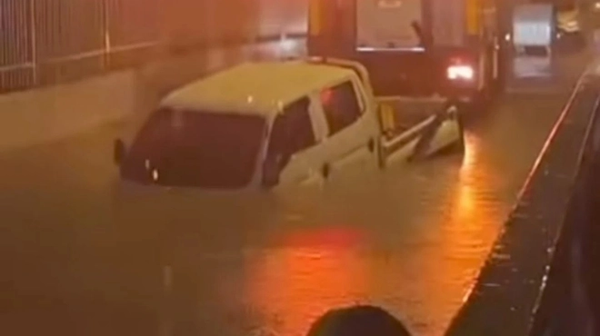 İzmir'i Kuvvetli Yağış Vurdu -Haber-Manset