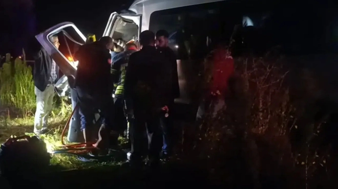 Kayseri'de iş makinesi ile 2 işçi servisi çarpıştı: 1 ölü, 15 yaralı-Haber-Manset