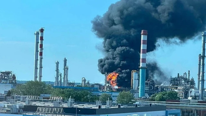 Macaristan'da petrokimya tesisinde patlama: Bir ölü 8 yaralı                                                      -Haber-Manset