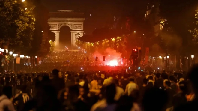 Paris’te kutlamalarda ortalık karıştı: 426 gözaltı-Haber-Manset