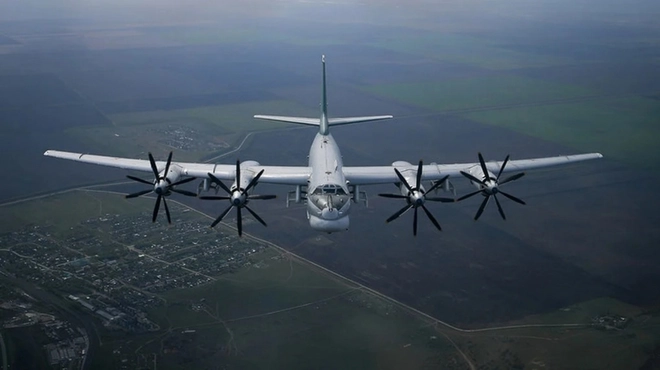 Rusya'da Tu-95 tipi bombardıman uçağı düştü: 6 mürettebat hayatını kaybetti-Haber-Manset